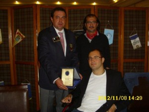TURGUTLUNUN GURURLU ŞAİRİ CEM KARTALCAN'A KİTABI İÇİN PLAKET VERDİK. CEMİN KİTABININ SATIŞINDAN ELDE EDİLECEK GELİRLE ÇOCUK FELCİNE KATKI SAĞLANACAK.