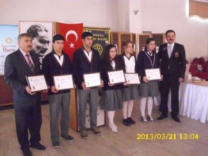 OKULLAR ARASI YARIŞMALARDA BAŞARILI ÖĞRENCİLERİMİZE BAŞARI BELGESİ VERİLDİ
