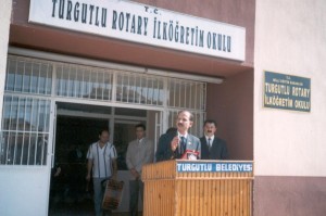TURGUTLU ROTARY İLKÖĞRETİM OKULUNA 20.500 USD LİK EŞLİ BAĞIŞ PROJESİ İLE 10 ADET AKILLI TAHTA KAZANDIRIYORUZ.